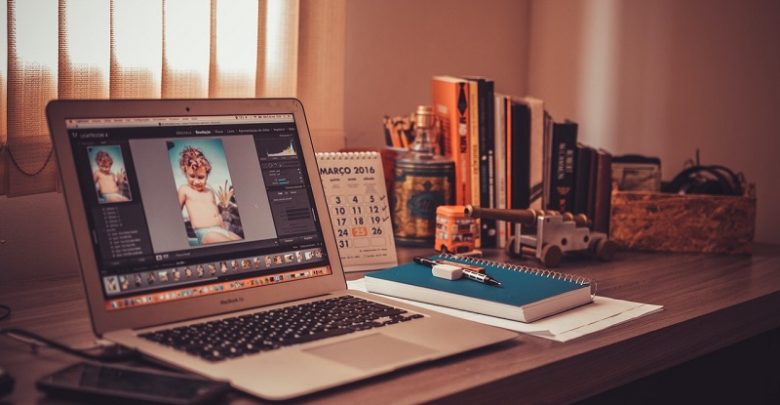 books-notebook-macbook-table-56759