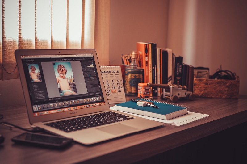 books-notebook-macbook-table-56759