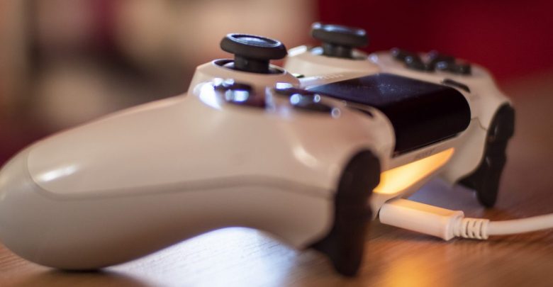 anspændt konstant Skuldre på skuldrene PS4 Controller Flashing White? 3 Ways to Fix it Now!